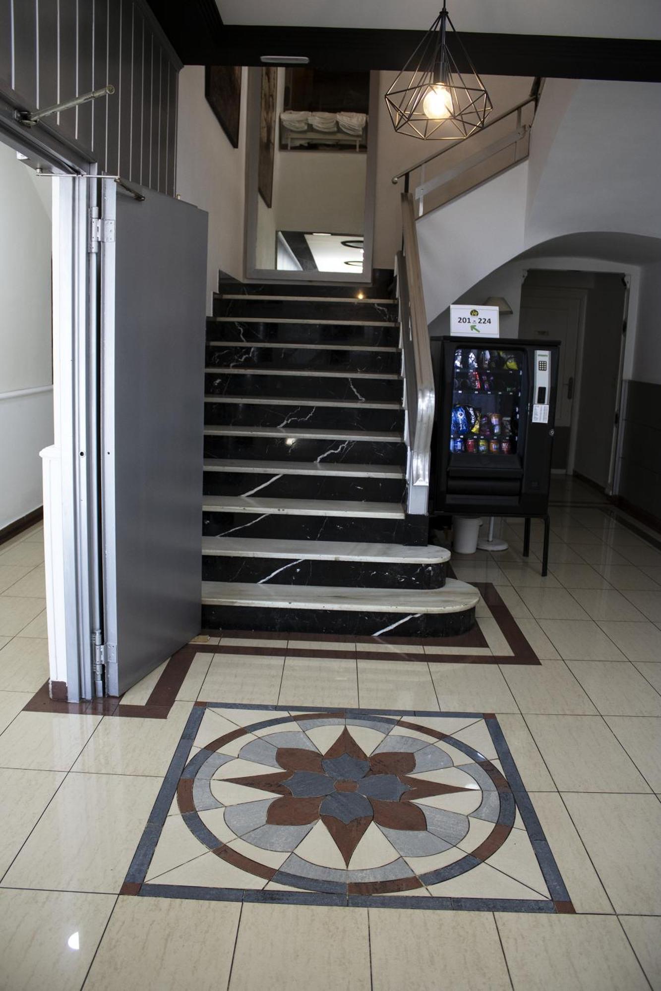 Hostal Valdepenas By Bossh Hotels Eksteriør bilde